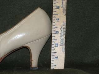 Vintage 1950s Ideal Last Air Step Leather Pumps 7.5  