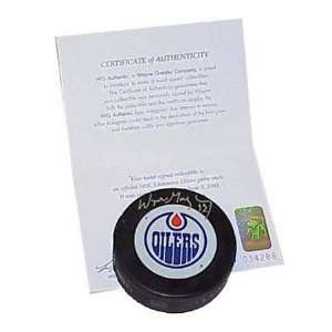 Wayne Gretzky Autographed Edmonton Oilers Puck  Sports 