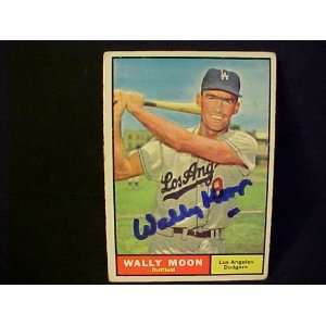  Wally Moon Los Angeles Dodgers #325 1961 Topps Autographed 