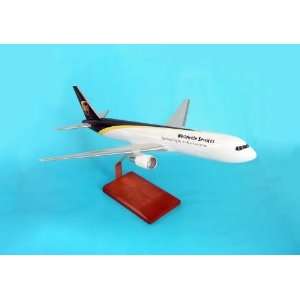  UPS Boeing 767 300F Model Airplane: Toys & Games