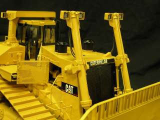 Caterpillar Cat D11R Track type Tractor 1:24 Scale Classic 