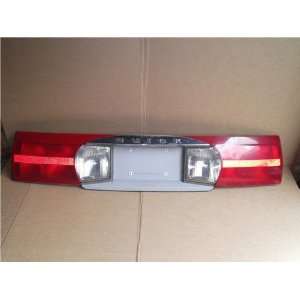   06 07 BUICK RENDEZVOUS CENTER TAIL LIGHT (MADDBUYS)