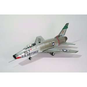  Lindberg F 100 D Super Sabre: Toys & Games