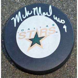 Mike Modano Signed Puck   1999 CUP   Autographed NHL Pucks:  