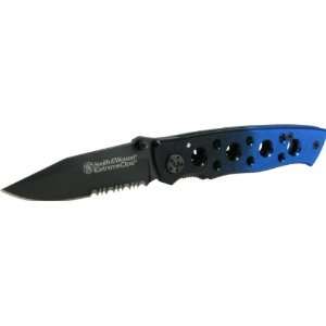  Smith & Wesson Extreme Ops. Pockwet Knife with Coated 