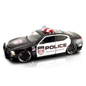  2006 Dodge Charger R/T Police Car 1/18: Toys & Games