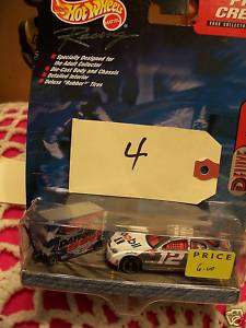 HOT WHEELS # 12 CAR PIT CREW 2000 COLLECTOR EDITION  