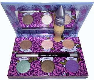 URBAN DECAY The Feminine Palette, with travel size eyeshadow primer 