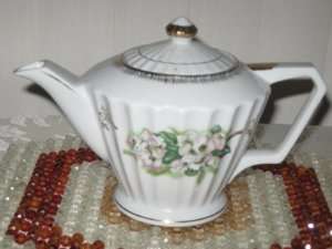 Vintage Norleans Tea Pot   Pink Floral/Gold Trim  