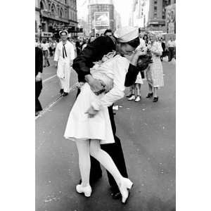 Alfred Eisenstaedt   Kissing On Vj Day   Times Square Canvas:  