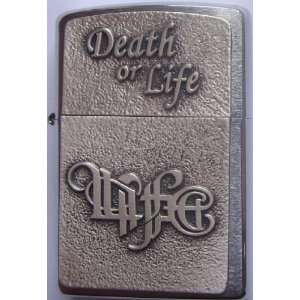 Zippo Benzinfeuerzeug farbe silber / matt mit Schriftzug Death or Life 
