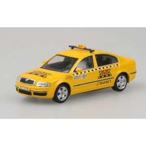 Abrex Modellauto 143 Skoda Superb Taxi gelb  Spielzeug