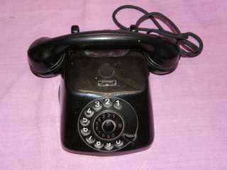 Sie bieten auf ein altes Schwarzes Bakelit Telefon aus den 50 Jahren.