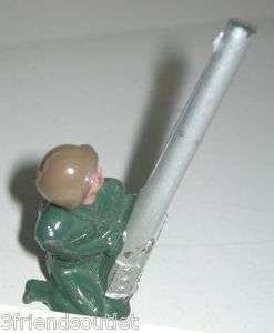 Anti Aircraft on Dimestore Lead Toy Soldier   Anti Aircraft Gunner Good Ca 1960