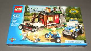 LEGO 4438 Set CITY Building Set Robbers Hideout w Bear Minifigure NEW 