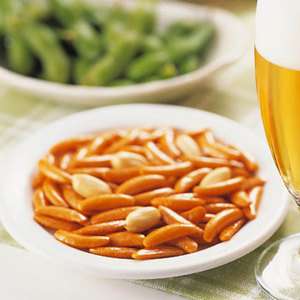 little spicy rice crackers with peanuts it really go well with beer